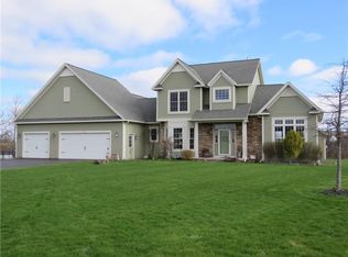 42 Forest Creek Dr, Spencerport, NY 14559