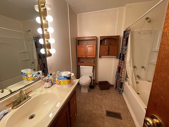 5th image of 255 Pine St