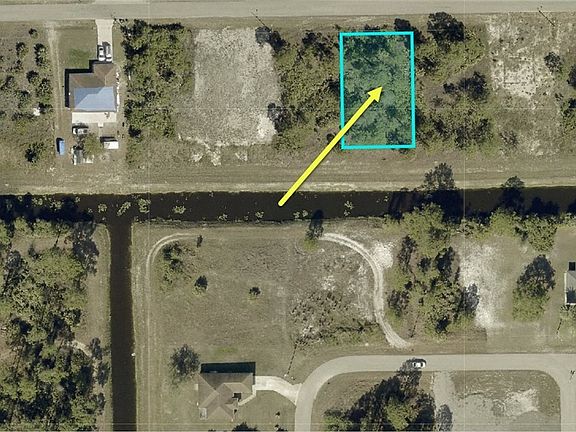 2nd image of 960 Lakeside Dr
