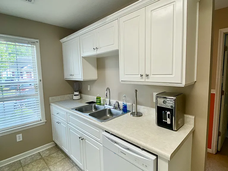 Regency Park Dr — Photo 8