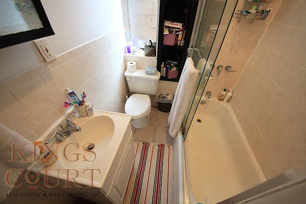 Rented by Kings Court Real Estate | media 41