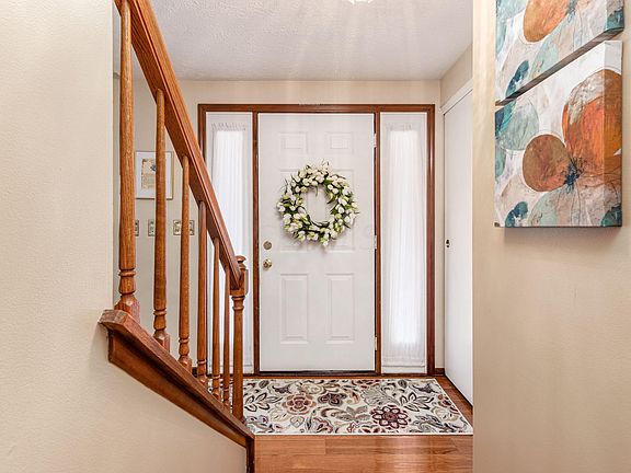 4th image of 329 Misty Hollow Ct