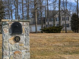 95 Chicory Ln, Cranston, RI 02921