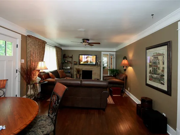 3132 Siler Dr, Finleyville, PA 15332