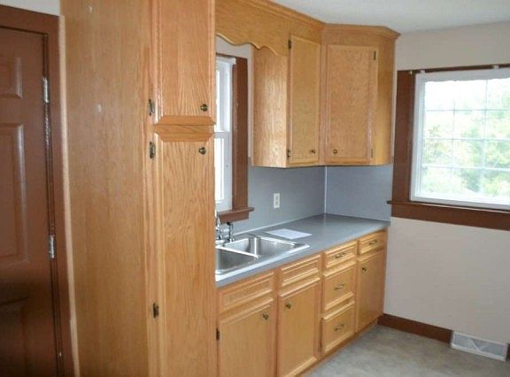 5th image of 3194 Anderson St