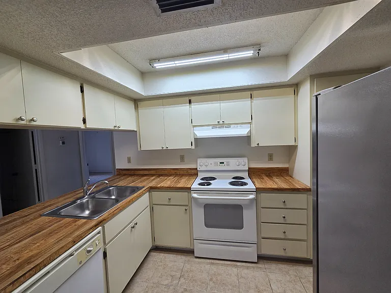 9000 Griggs Rd #D — Photo 8