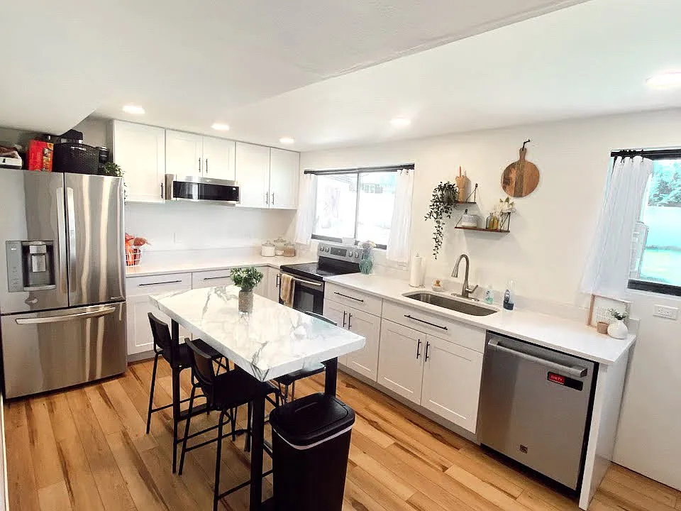 N 1015th St W