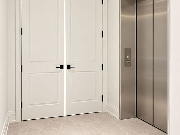 2nd image of 2010 Bathurst St #3B