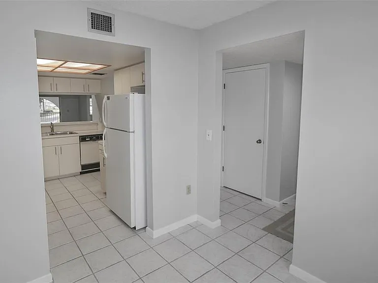 3203 Landmark Dr #2202 — Photo 8