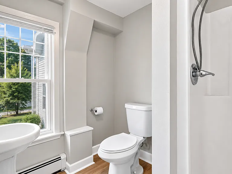 832 Washington St — Photo 12
