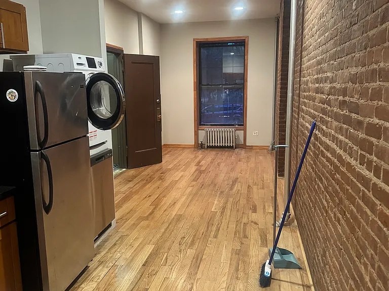 435 E 114th St #1W — Photo 3