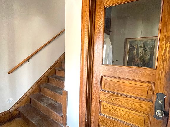 2nd image of 1921 Laurel Ave W #1