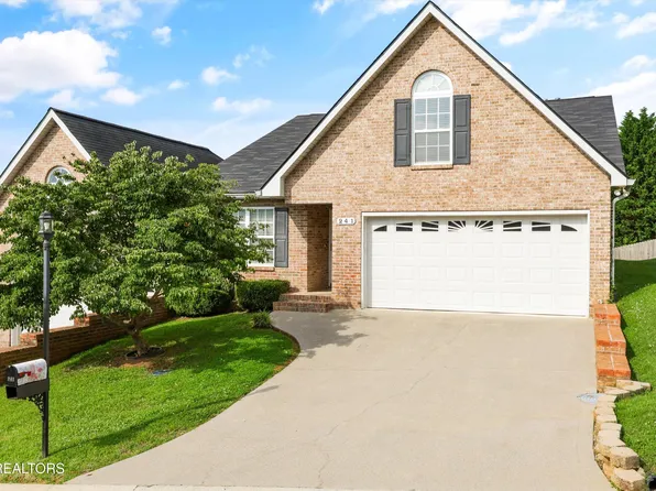 241 El Grande Ln, Lenoir City, TN 37771