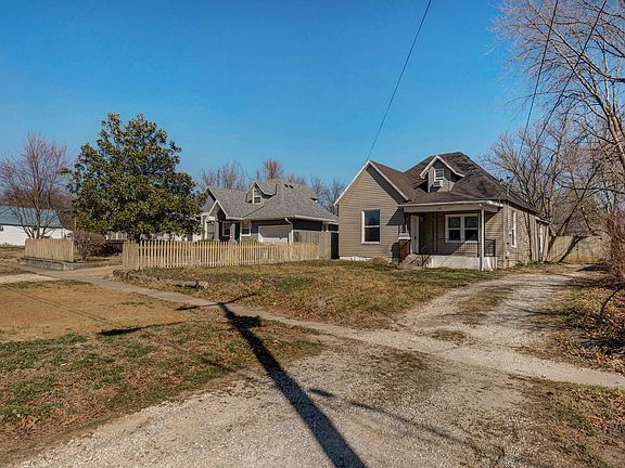 2nd image of 922 N Prospect Avenue