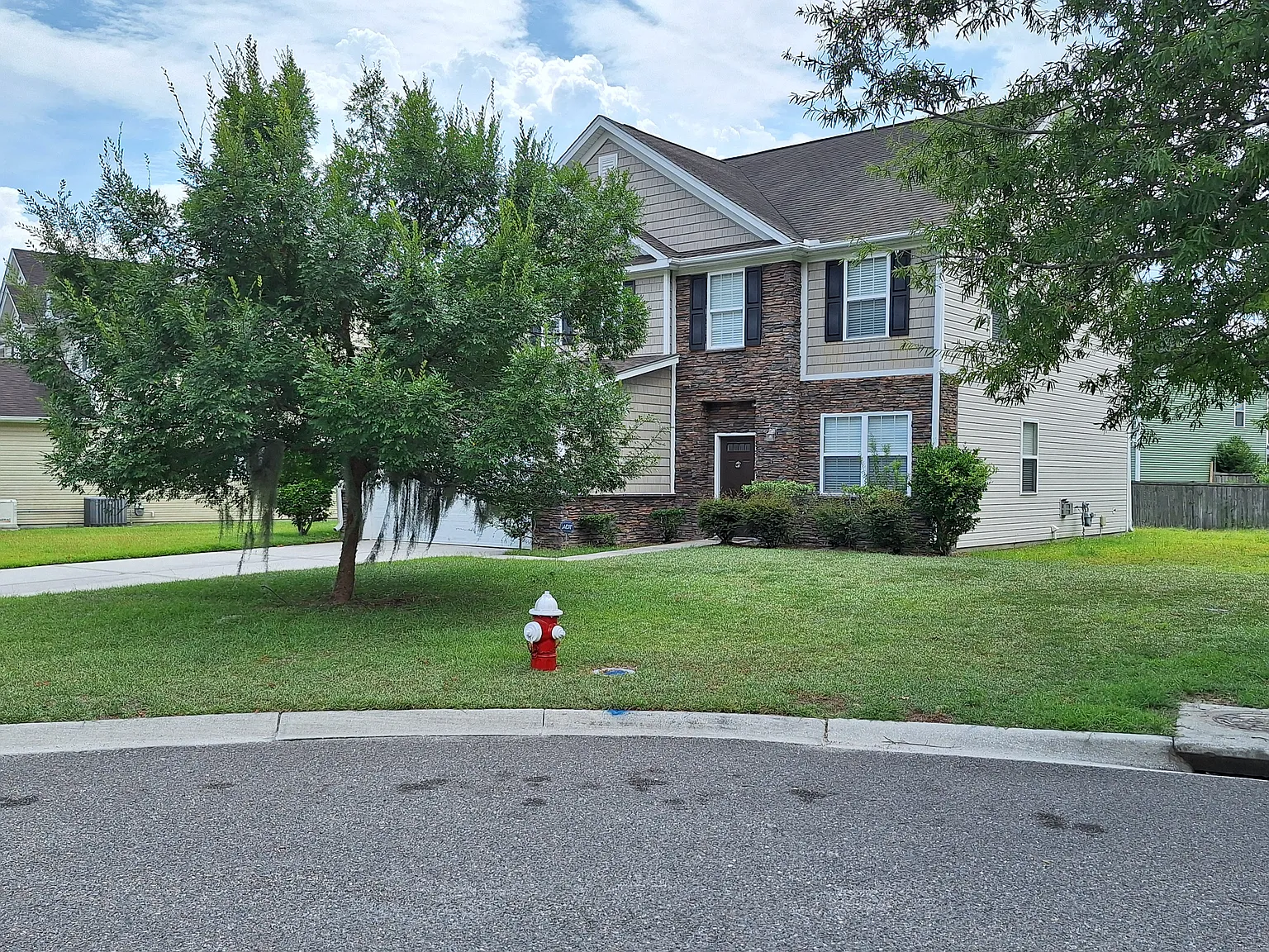 3 bed, 2.5 bath, 2476 sqft, $2,195 — Photo 2
