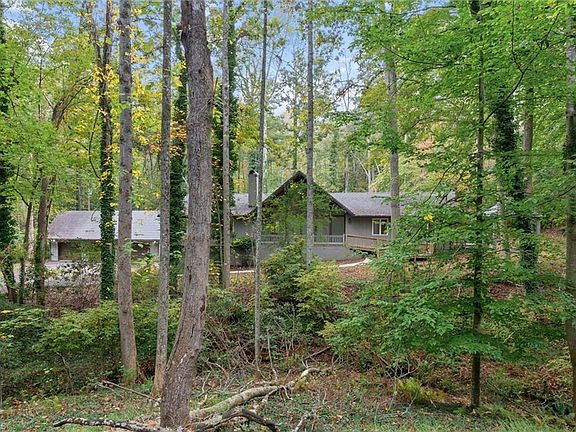 3rd image of 717 Greenhill Rd
