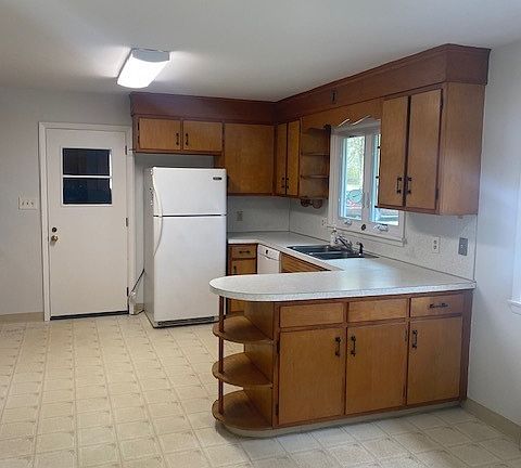 4th image of 14 Westview Road