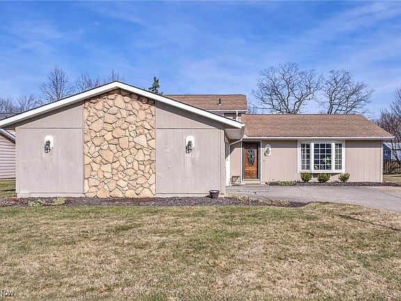 4th image of 20280 Applewood Ln