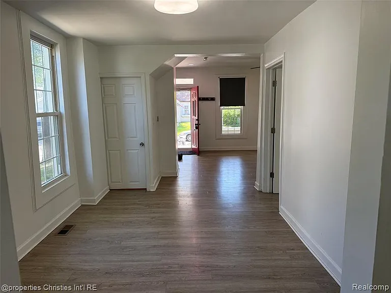 225 Fairgrove Ave — Photo 7