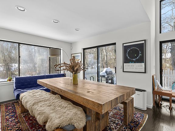 5th image of 79 Spring Pond Ln