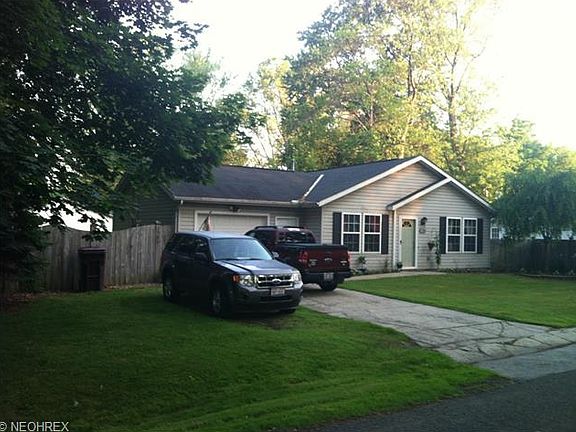 2nd image of 1580 Hazel Ave