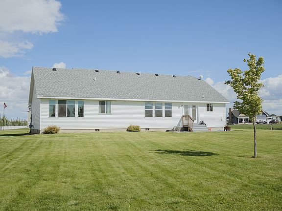 3rd image of 3951 Woodland Dr
