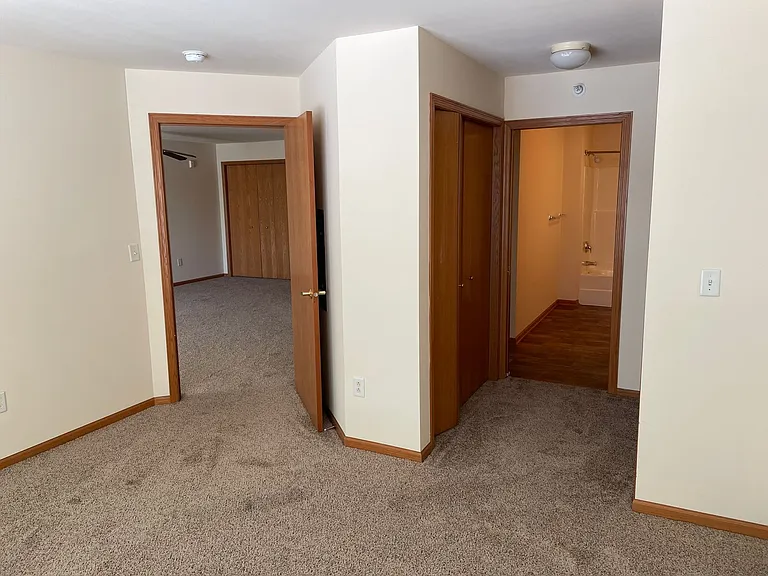 Door Creek Apartments — Photo 9