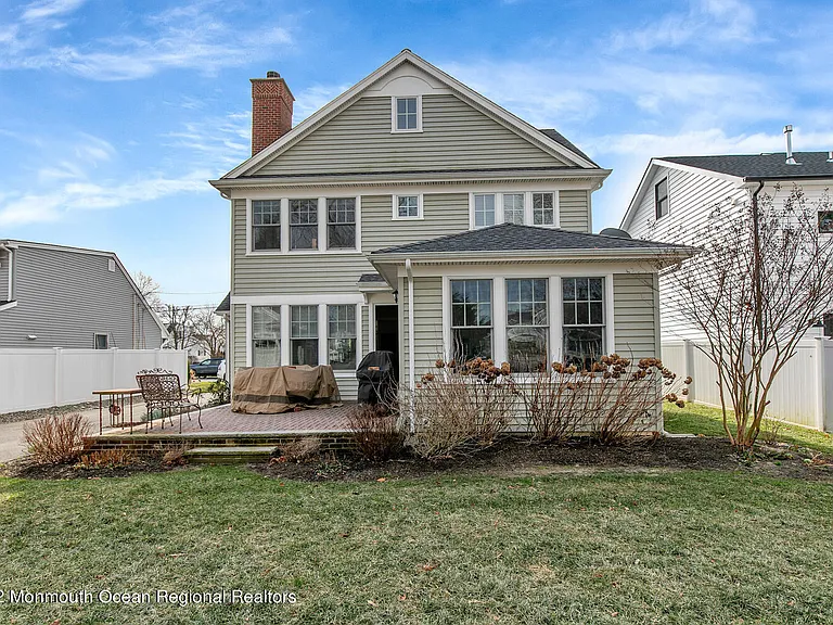 812 Claridge Dr — Photo 24