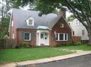 2411 S Inge St, Arlington, VA 22202