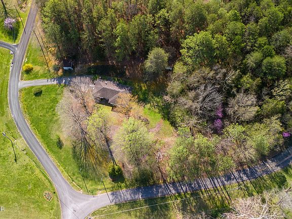 5th image of 113 East Dr