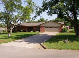 1641 Oak Creek Dr, Edmond, OK 73034
