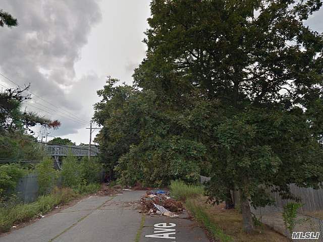 1st image of 153 Merritt Ave