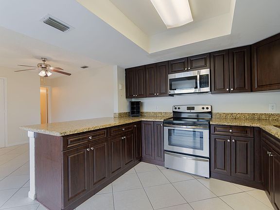 2nd image of 1530 Shaker Circle