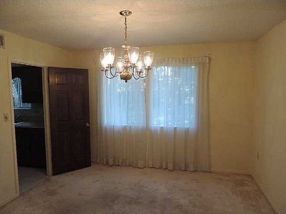 4th image of 4 Ipswich Cir NE