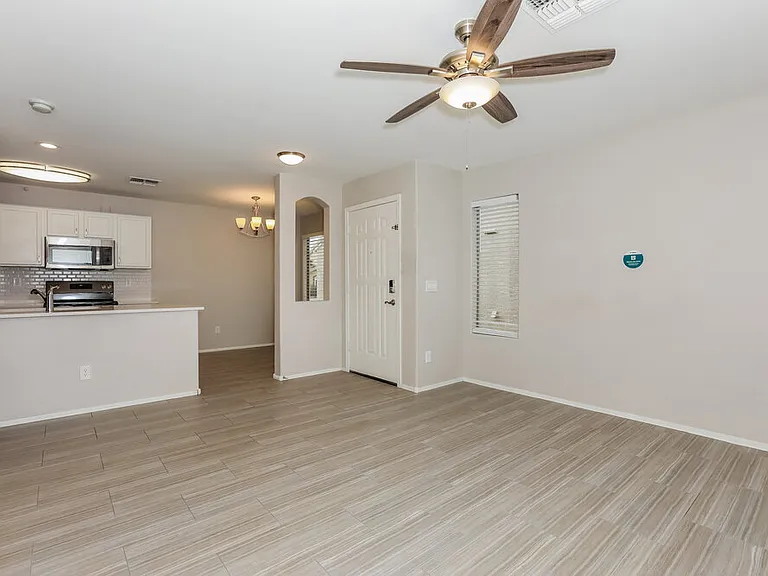 1718 E Daniella Dr — Photo 4