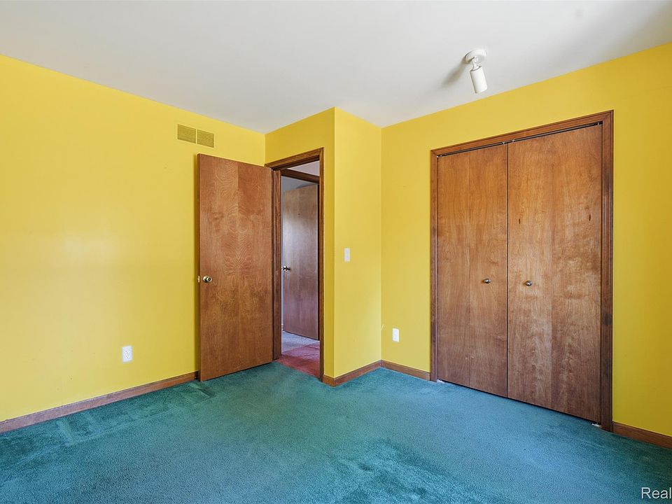 560 Alexander Dr, photo 12