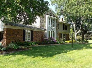 2775 Red Fox Trail Dr, Troy, MI