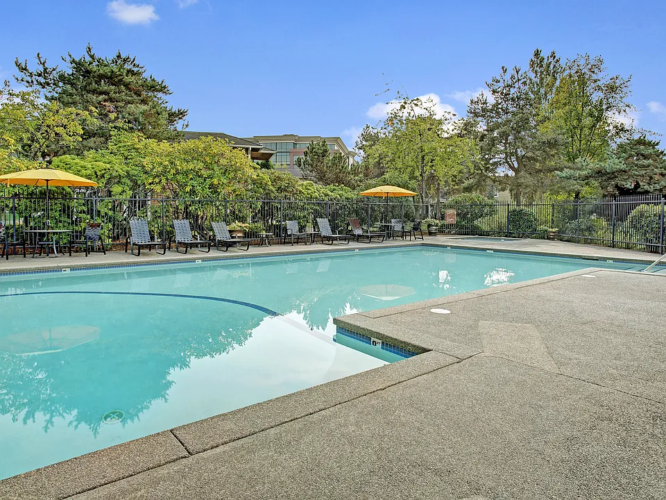 Lakeside Apartments