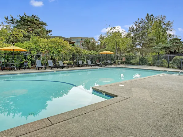 Lakeside Apartments