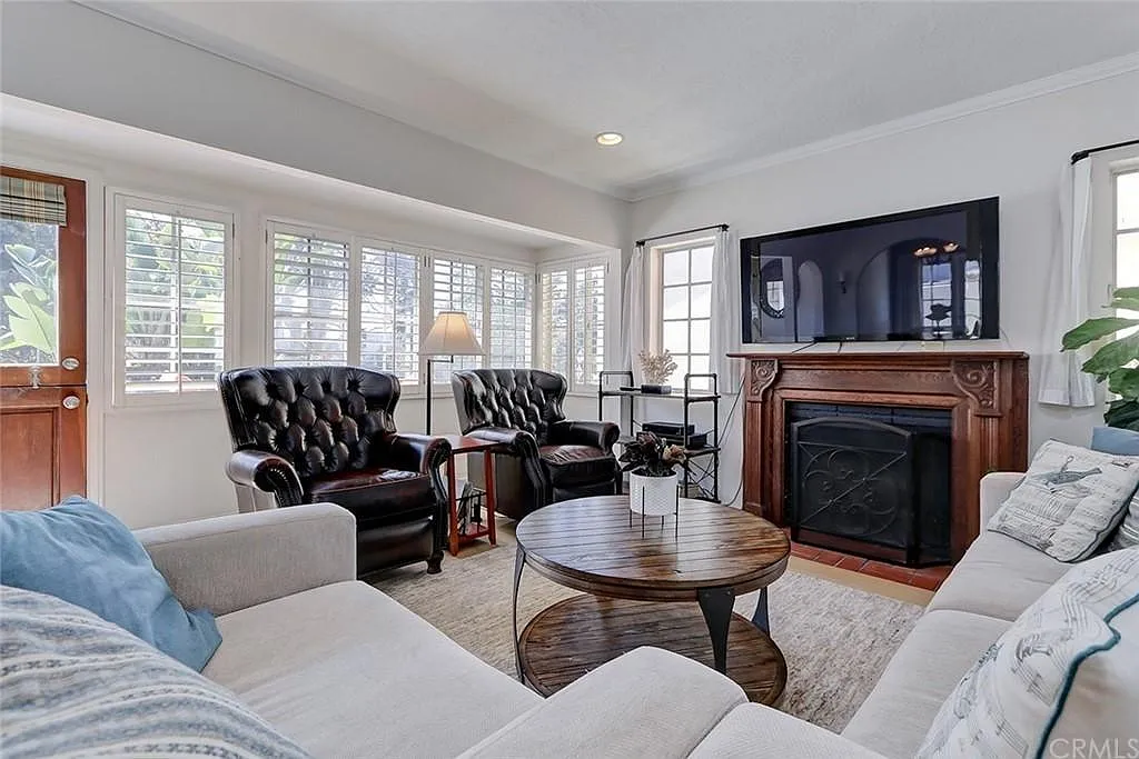 2 bed, 972 sqft, $5,800 — Photo 3