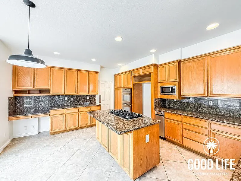 4 bed, 3.0 bath, 2949 sqft, $6,450 — Photo 3