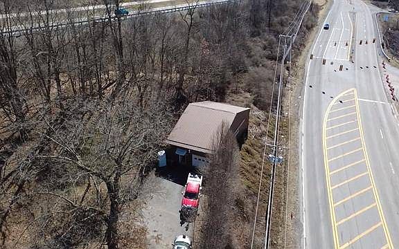 4th image of 300 Mercer Mall Rd