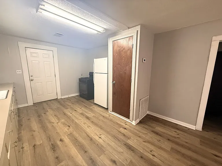 300 N Kinney Ave — Photo 9