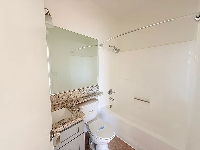 Perfectly situated 2 bedroom and 2 bathroom ! — Photo 65