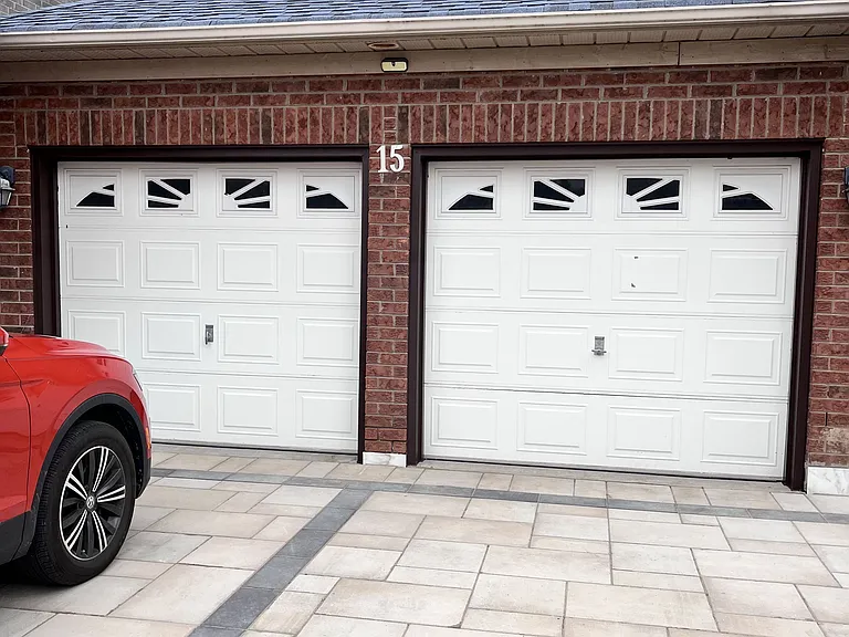 15 Leyburn Ave #BASEMENT — Photo 2