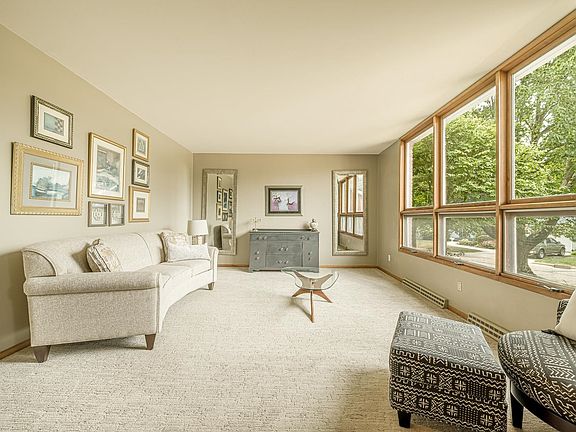 5th image of 1716 Lake Dr