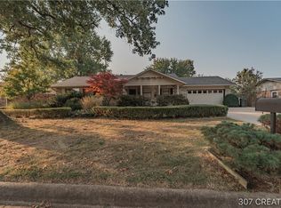 1104 W Callahan Dr, Rogers, AR 72758