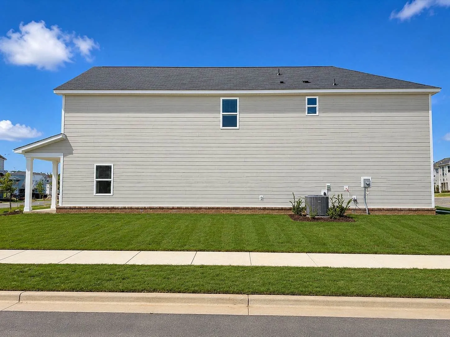 4 bed, 2.5 bath, 2200 sqft, $2,099 — Photo 2