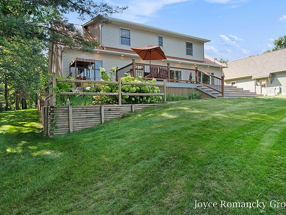 3rd image of 2284 W Shore Dr