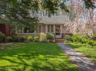 5 Cedar Point Rd, Hampton Bays, NY 11946